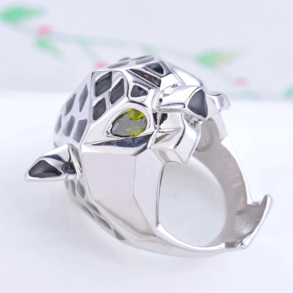 LAST ONE! FLASH SALE! Silver Panther Cheetah Ring - Picture 4 of 8